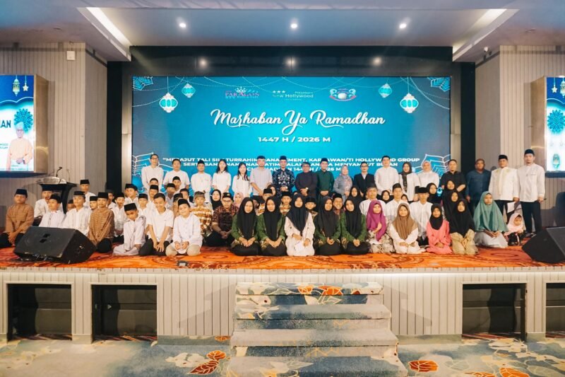 Managemen New Paragon dan Grand Dragon serta New Holywood Hotel
Berphoto bersama 
Hadir dalam acara Silahturahmi tersebut perwakilan Camat Lima Puluh,lurah Lima Puluh,Lurah Skip dan RW RT