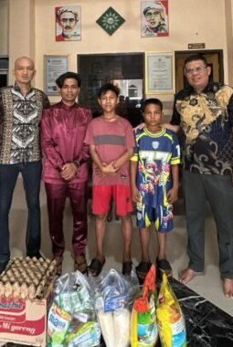 Kembali Managemen New Paragon dan Grand Dragon salurkan sembako di Dua Panti Asuhan