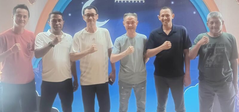 Foto: Ramli SekJen PB ORADO Indonesia bersama Ketua ORADO Riau  Welly Saputra
Bersama Pengurus lainnya

Kunjungan SekJen Ramli ke Pekanbaru