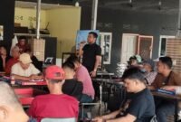Arif Eka Saputra anggota DPD RI memberikan kata sambutan dalam peresmian Klub Domino ORADO Swiss Zone 
Hari Minggu 30 Mei 2026 di Cafe ORADO jalan Garuda Sakti
