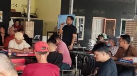 Arif Eka Saputra anggota DPD RI memberikan kata sambutan dalam peresmian Klub Domino ORADO Swiss Zone 
Hari Minggu 30 Mei 2026 di Cafe ORADO jalan Garuda Sakti