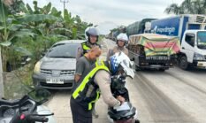 Macet di KM 75 Lintas Timur Pelalawan, Dipicu Kendaraan Lawan Arus